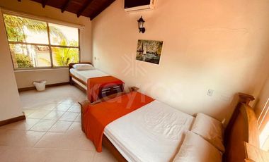 En Venta Cabaña de dos pisos para 12 personas en Tolú