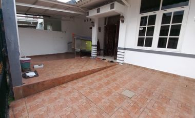 Rumah 1 lantai lokasi strategis di Villa Melati Mas BSD City