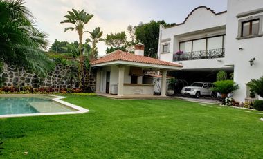 Residencia vigilancia fraccionamiento arbolado