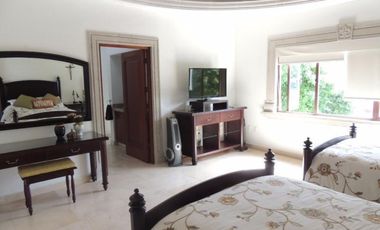 Residencia vigilancia fraccionamiento arbolado