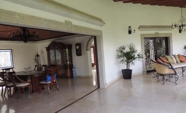 Residencia vigilancia fraccionamiento arbolado