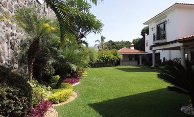 Residencia vigilancia fraccionamiento arbolado