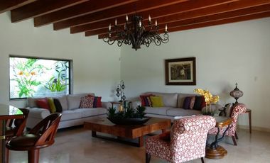 Residencia vigilancia fraccionamiento arbolado