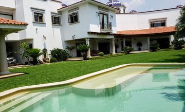 Residencia vigilancia fraccionamiento arbolado