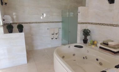 Residencia vigilancia fraccionamiento arbolado