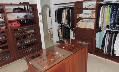 Residencia vigilancia fraccionamiento arbolado