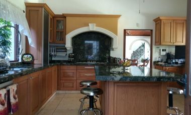 Residencia vigilancia fraccionamiento arbolado