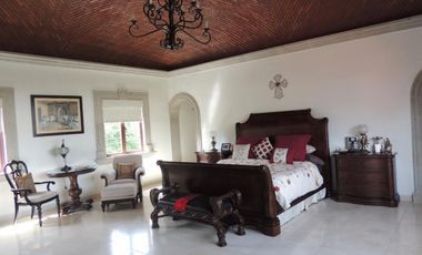 Residencia vigilancia fraccionamiento arbolado