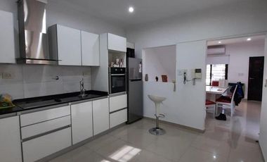 VENTA CASA DE 5 AMBIENTES CON GALPÓN EN BLANCO ESCALADA