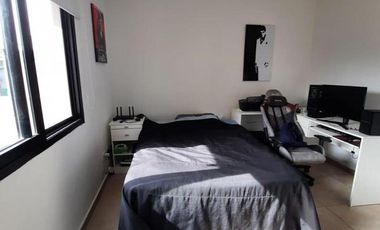 VENTA CASA DE 5 AMBIENTES CON GALPÓN EN BLANCO ESCALADA
