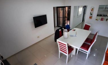 VENTA CASA DE 5 AMBIENTES CON GALPÓN EN BLANCO ESCALADA