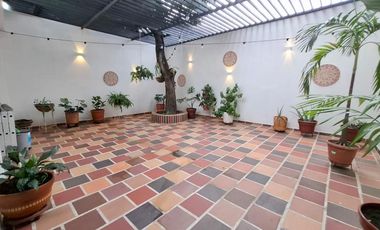 casa en venta en quinta bosch. Cod V5067