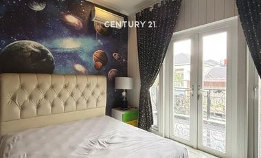 Rumah  Hook Dan Samping Taman di Kebayoran Residence Bintaro Jaya