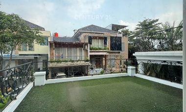 Rumah  Hook Dan Samping Taman di Kebayoran Residence Bintaro Jaya