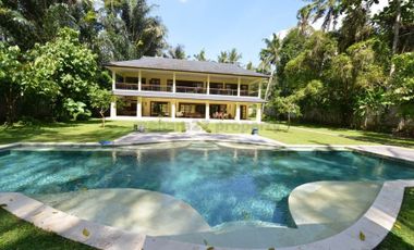 Rumah villa halaman luas lengkap dengan kolam renang, di Klungkung Bali