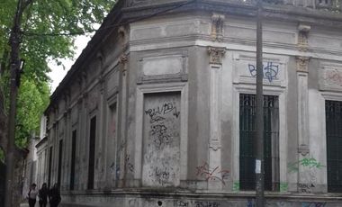 IMPONENTE LOTE A DEMOLER SAN MARTIN CENTRO A METROS DE LA PLAZA SAN MARTIN