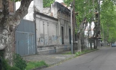 IMPONENTE LOTE A DEMOLER SAN MARTIN CENTRO A METROS DE LA PLAZA SAN MARTIN