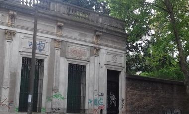 IMPONENTE LOTE A DEMOLER SAN MARTIN CENTRO A METROS DE LA PLAZA SAN MARTIN