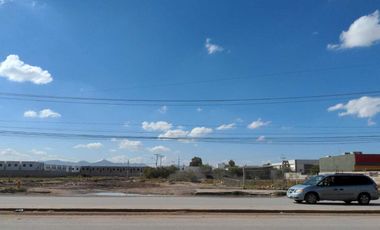 SE RENTA TERRENO SOBRE LA AV. CLOUTHIER A UNA CUADRA DE LA GOMEZ MORIN
