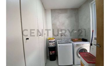 Moderna casa en parcela consolidado condominio