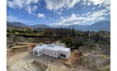 Moderna casa en parcela consolidado condominio