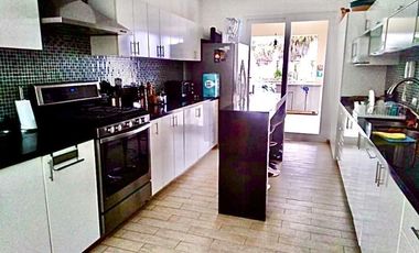 MODERNA CASA EN VENTA CON 6 DORMITORIOS CON PISCINA EN PARACAS