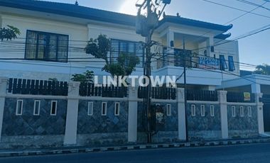 Termurah Rumah Mewah dengan Swiming Pool di Manyar Rejo Surabaya Dekat Raya Manyar