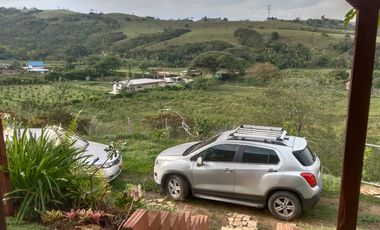 VENDO O PERMUTO FINCA 1669 m² ,Arboles Frutales, segura, cómoda, vista excelente y clima. A  Solo 15 Minutos del hospital de Jamundí. Cod V7513