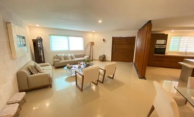 Casa con 5 recamaras en Cancun en venta