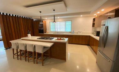 Casa con 5 recamaras en Cancun en venta