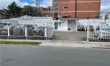 SE VENDE  LOTE-PARQUEADERO EN BOGOTA