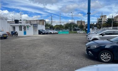 SE VENDE  LOTE-PARQUEADERO EN BOGOTA
