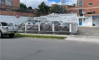 SE VENDE  LOTE-PARQUEADERO EN BOGOTA
