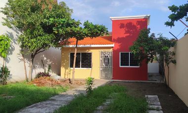 Venta de Casa de 1 Piso en calle Primero de Mayo, Col. Frutos de la Revolución, Coatzacoalcos, Veracruz.