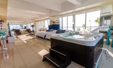 En Cartagena vendo espectacular apartamento frente al mar