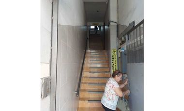 ALQUILO LOCAL EN VIA BRASIL SEGUNDO PISO  147 M2