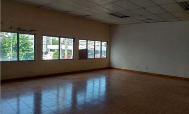 ALQUILO LOCAL EN VIA BRASIL SEGUNDO PISO  147 M2