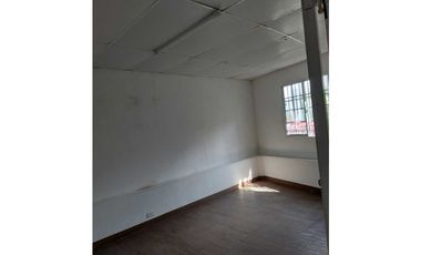 ALQUILO LOCAL EN VIA BRASIL SEGUNDO PISO  147 M2