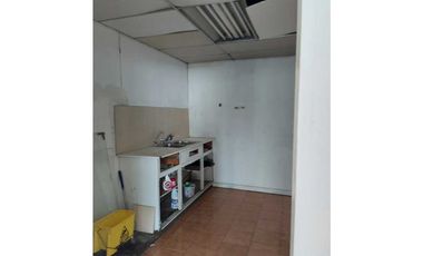 ALQUILO LOCAL EN VIA BRASIL SEGUNDO PISO  147 M2