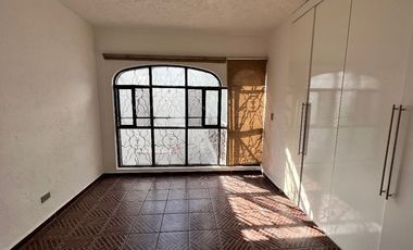 Casa en VENTA de 5 recámaras con terraza Lomas de Marfil en Guanajuato Gto