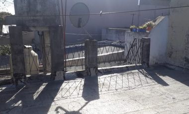 CASA DE DOS AMBIENTES CON PATIO Y TERRAZA