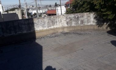 CASA DE DOS AMBIENTES CON PATIO Y TERRAZA