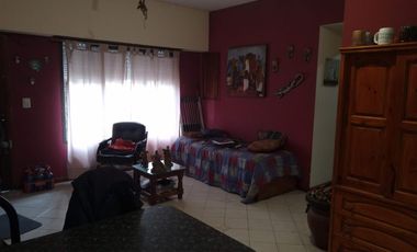 DEPARTAMENTO 2 AMBIENTES CON COCHERA