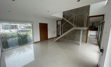 Casa en Alquiler Barrio Privado Arenas del Sur