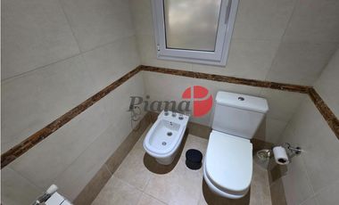 Casa en Venta - Barrio Cerrado - Calidad de Construcción