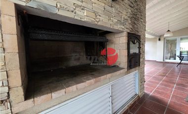 Casa en Venta - Barrio Cerrado - Calidad de Construcción