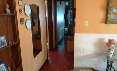 CASA 2 DORMITORIOS, GARAGE, AMPLIO PATIO
