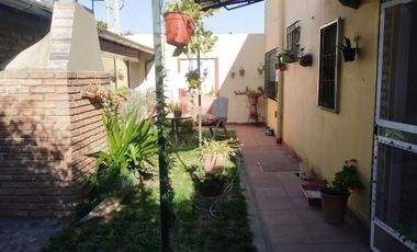 CASA 2 DORMITORIOS, GARAGE, AMPLIO PATIO