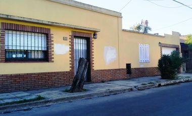 CASA 2 DORMITORIOS, GARAGE, AMPLIO PATIO