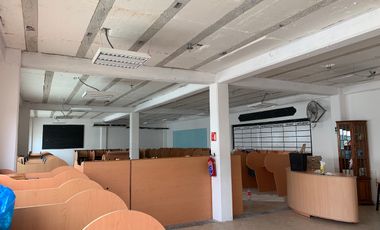 Terreno comercial, construido originalmente para escuela